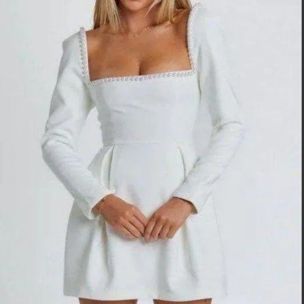 🆕 Elegant White Pearl-Embellished Bridal Dress